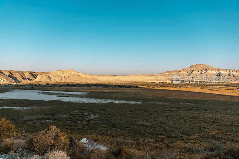 土耳其Nallihan地区，五彩缤纷的山脉和蓝天