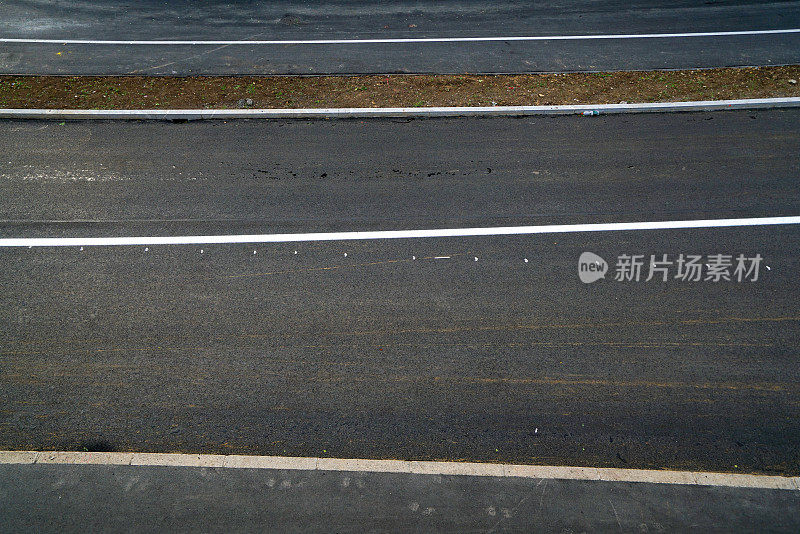 完成道路建设工程，街道为背景。斯洛文尼亚卢布尔雅那的道路建设工地。