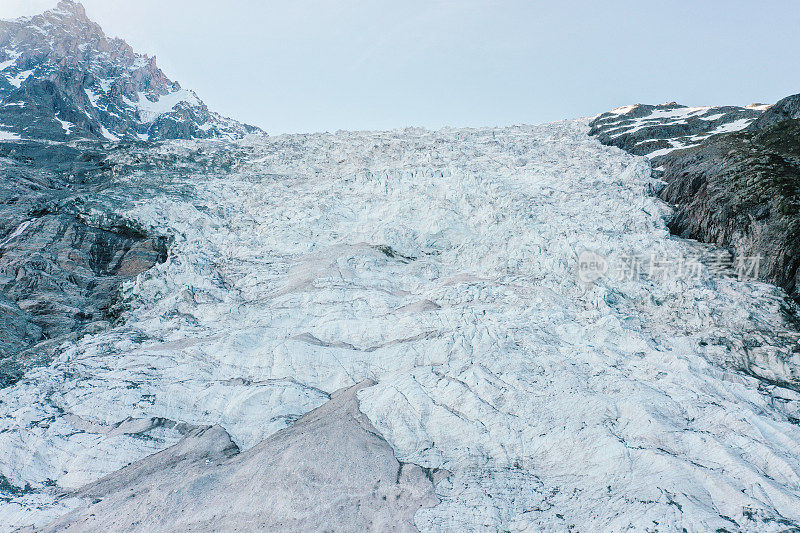 日出时的勃朗峰冰川