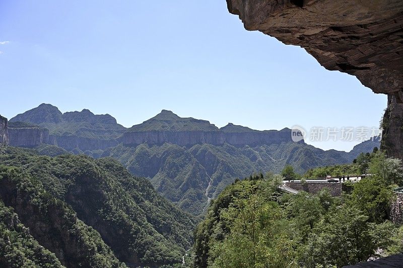 南太行山悬壁路(悬崖隧道)