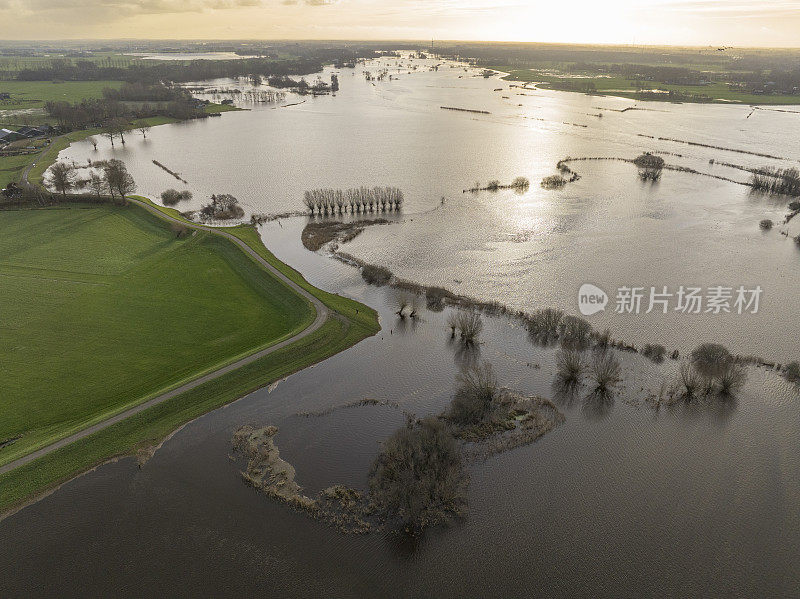 无人机拍摄的兹沃勒河高水位洪水
