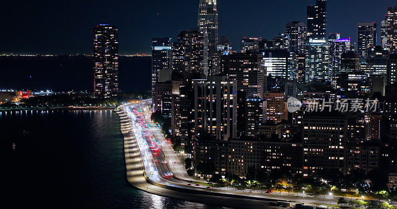 芝加哥黄金海岸湖岸大道夜景鸟瞰图