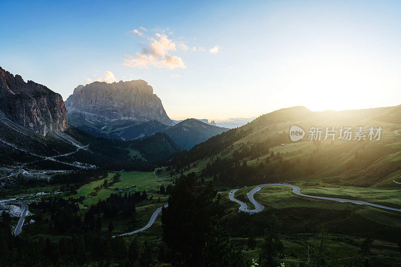 Dolomites上的户外标志性景观:从帕索塞拉全景