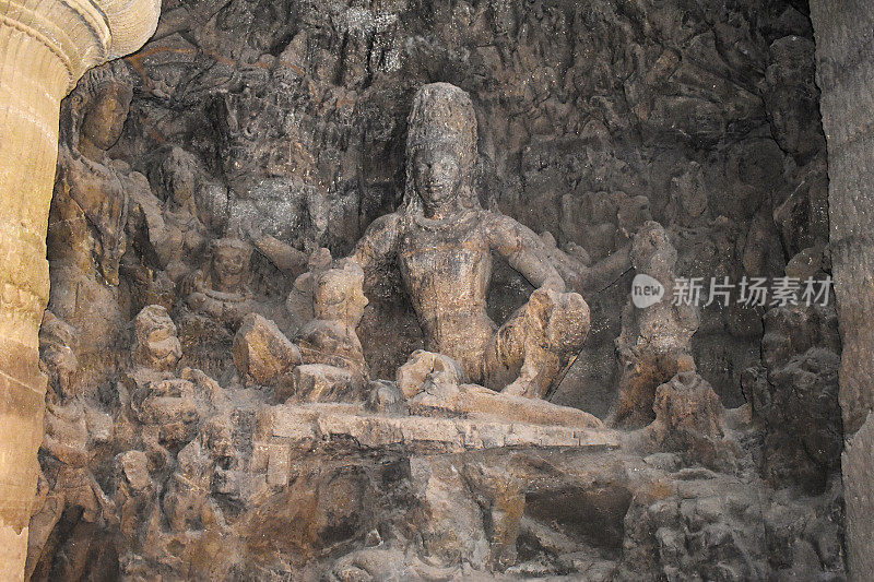 拉瓦纳举起Kailash，象皮塔洞穴，这个面板在象皮塔岛或印度马哈拉施特拉邦孟买Gharapuri的1号洞穴主厅的东北角