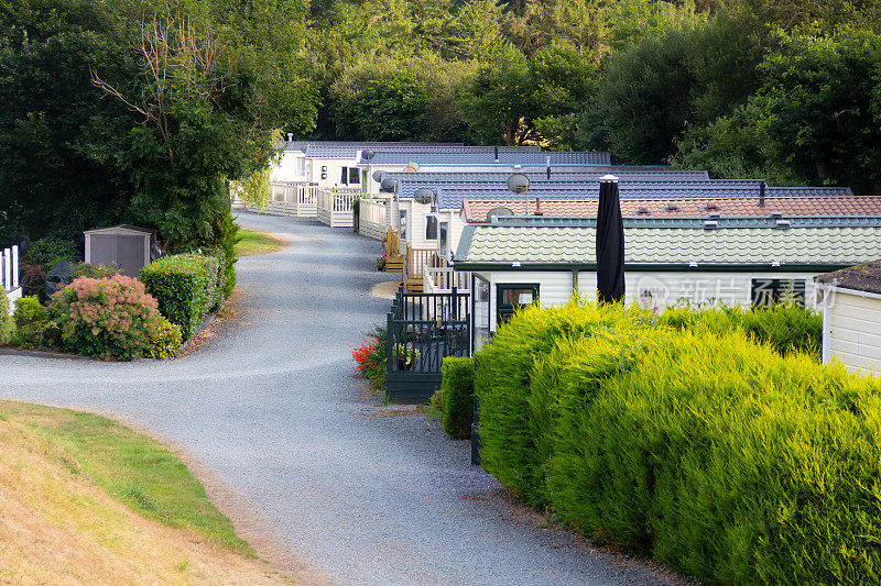 在英国北威尔士Porthmadog的大篷车公园度假小屋，由于疫情导致国际旅行被禁止，是理想的居家度假场所。