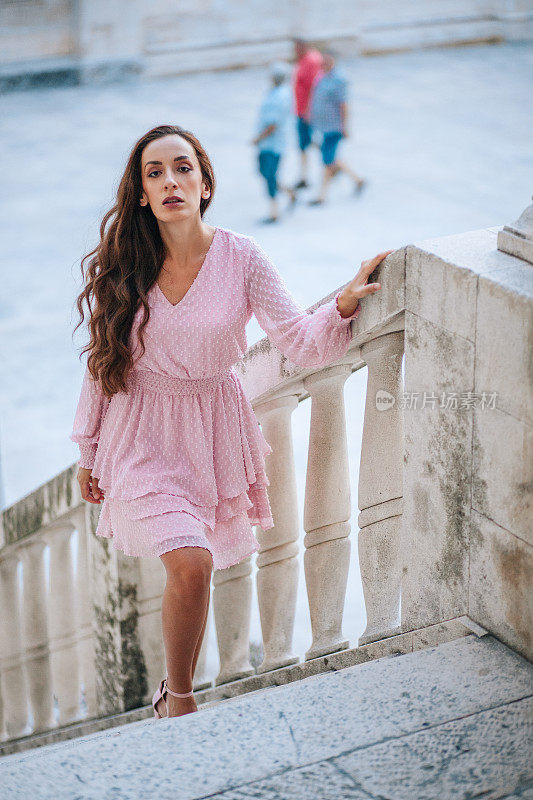 优雅时尚的女性