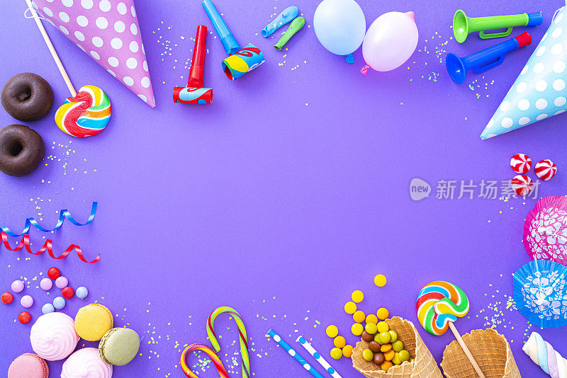 紫色背景的派对或生日相框