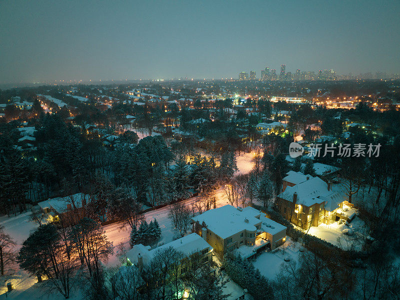 冬天，北约克地区贵族住宅区的雪夜