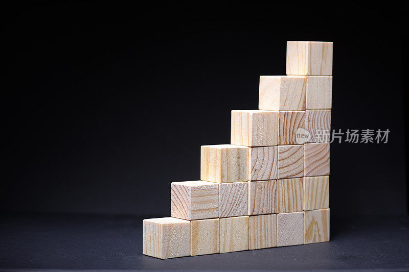 梯子形式的木块
