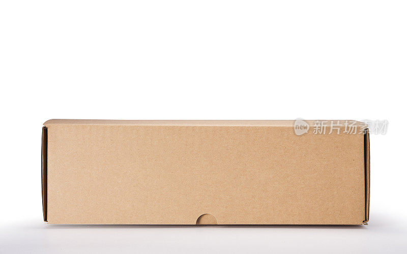 纸板箱隔离在白色背景与裁剪路径。