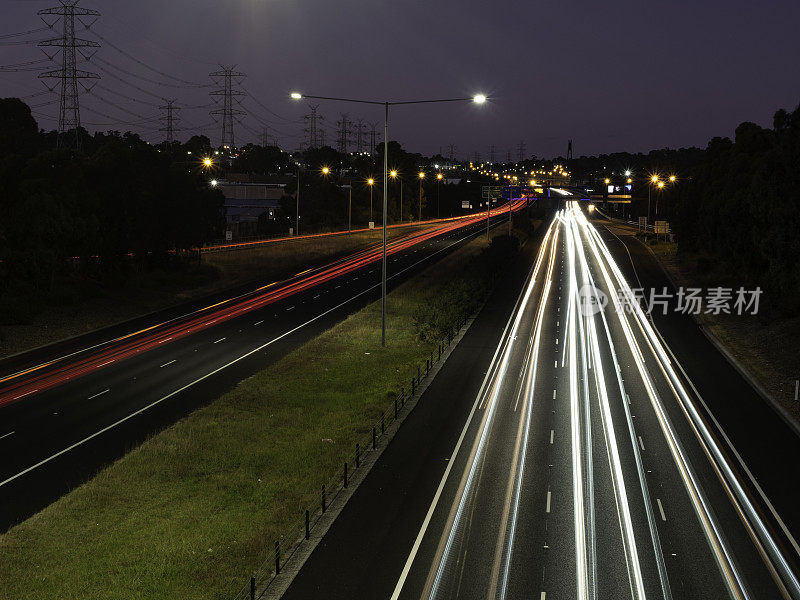 长曝光多车道高速公路