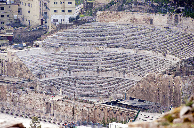约旦安曼，山坡上的罗马圆形剧场，可容纳6000人