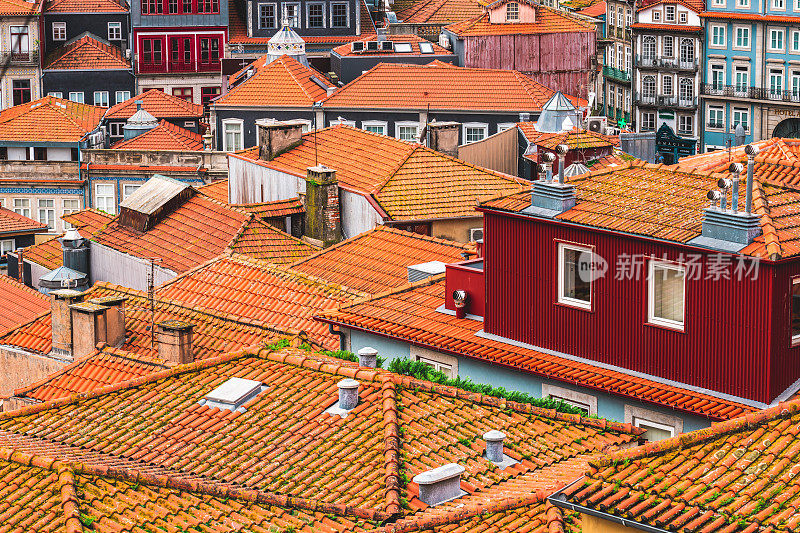 波尔图屋顶视图，葡萄牙老城区高角度视图。葡萄牙