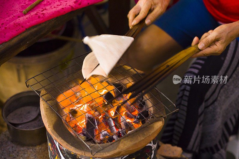 壁炉上的新鲜泰式薄煎饼面包