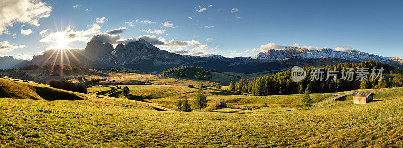 阿尔卑斯日出绿山全景景观，阿尔卑斯迪西