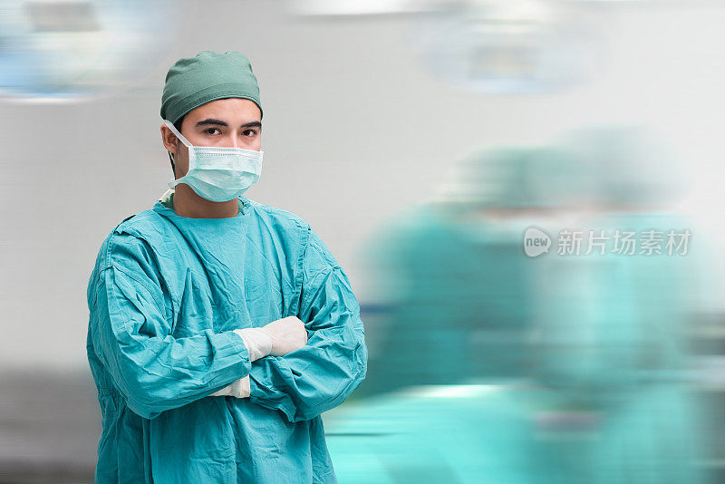外科医生在手术室准备给病人做手术