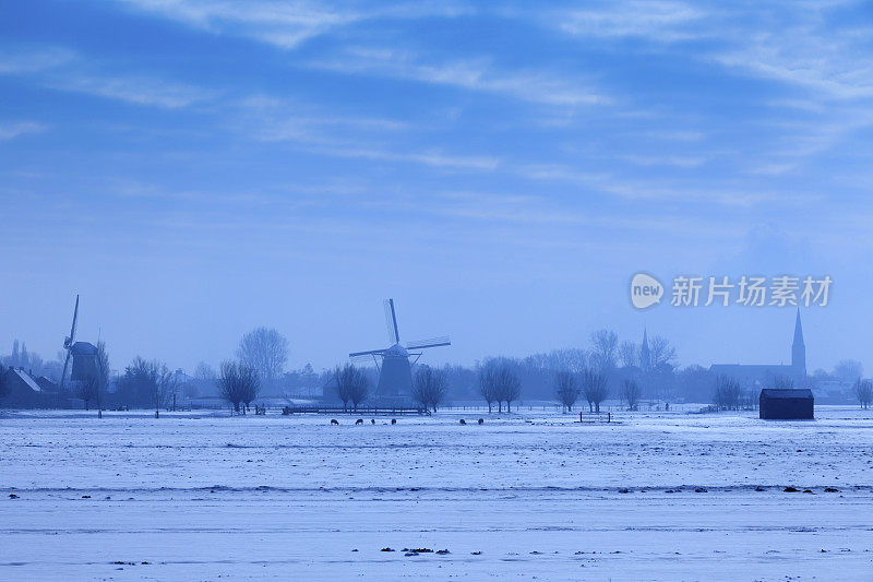 荷兰的风车在冬天的风景