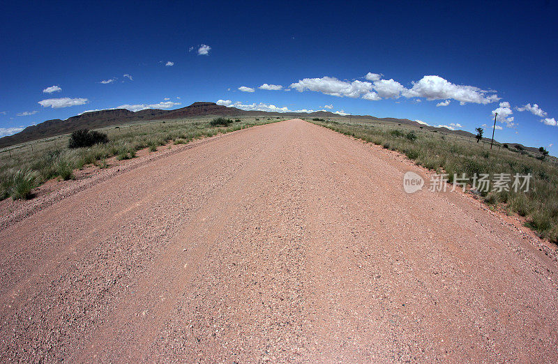 纳米比亚:穿越荒野的道路