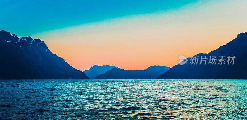 峡湾日落和挪威迷人的风景