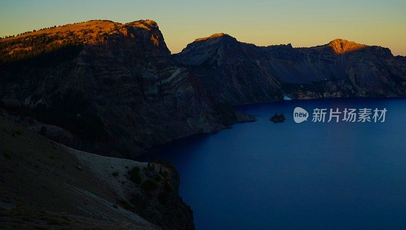 火山口湖光脊