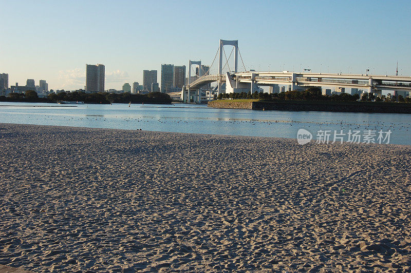 都市海滩和台场东京湾的景色