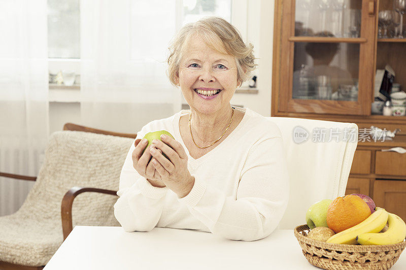 老年妇女健康食用水果