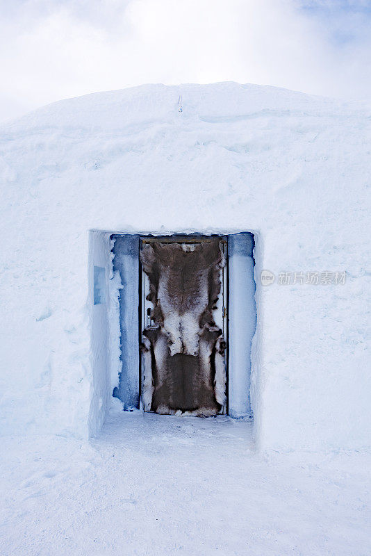 瑞典Jukkasjarvi冰雪酒店门外的驯鹿