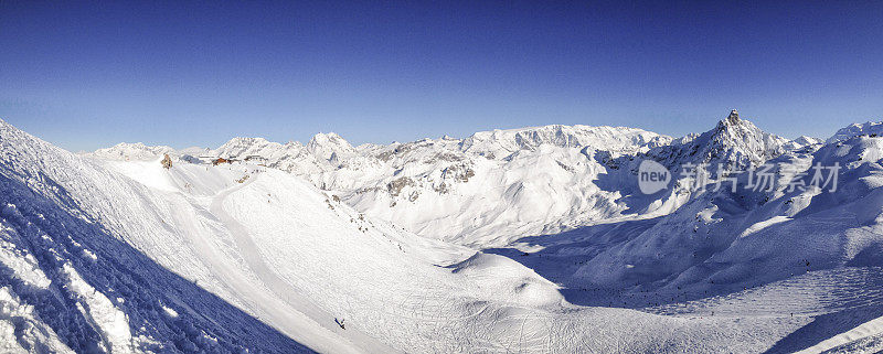 三个山谷滑雪全景在Courchevel