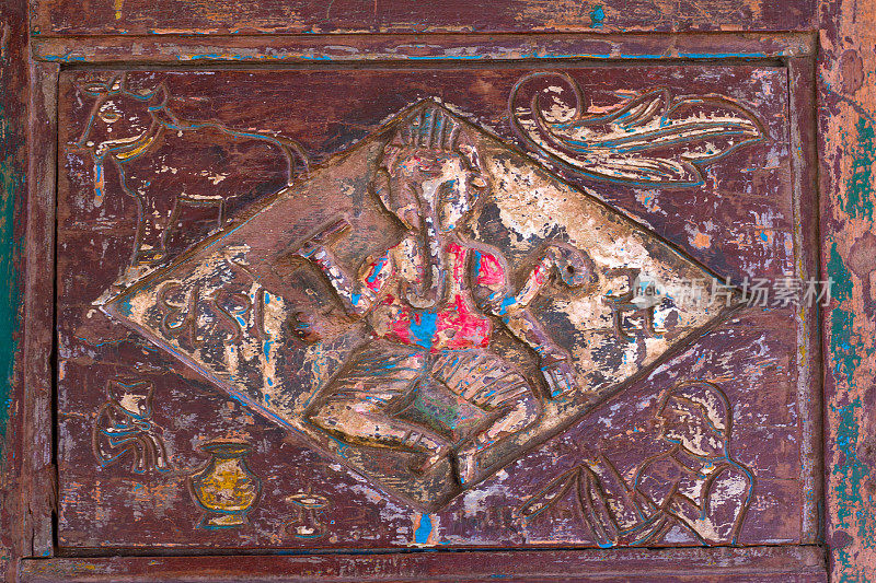 甘尼萨:面板细节从古董印度门