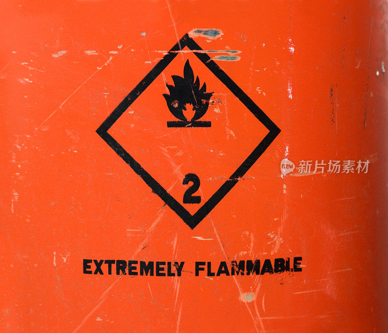 丙烷瓶上有极度易燃标志