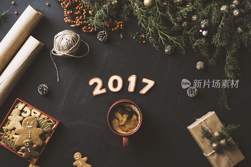 2017年的概念桌面，咖啡和饼干