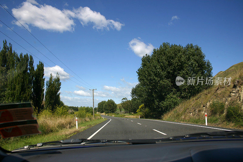 在宽阔的道路上