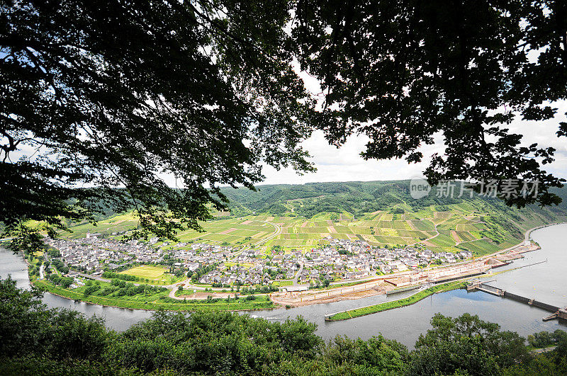 摩泽尔山谷和凡克尔村庄