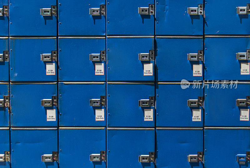 蓝色的储物柜