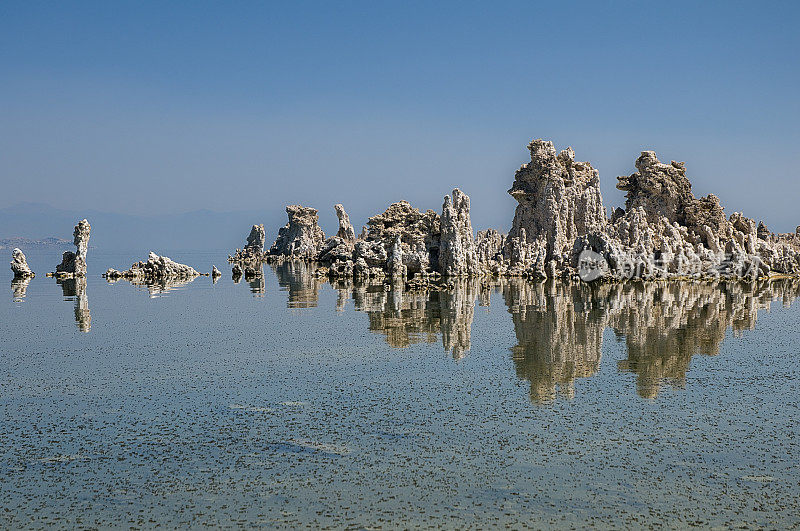 凝灰岩形成从Mono湖的水，加利福尼亚