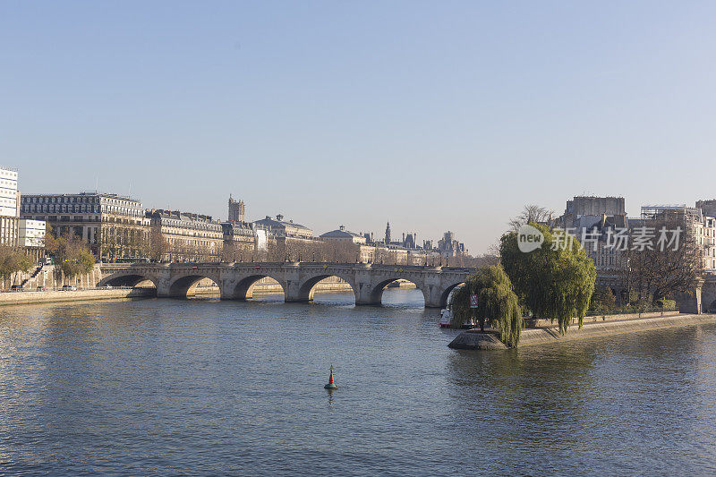 法国巴黎塞纳河上的新桥