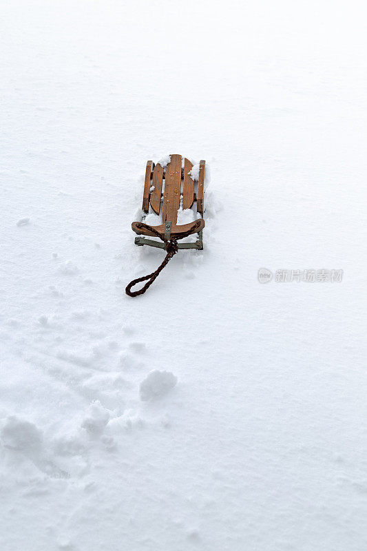 雪橇在雪