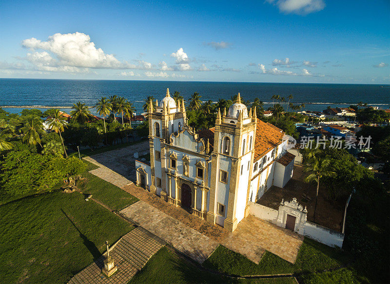 巴西伯南布哥Olinda的卡莫教堂的航拍图