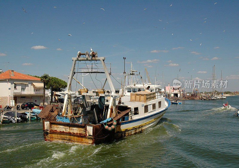 地中海沿岸的渔船