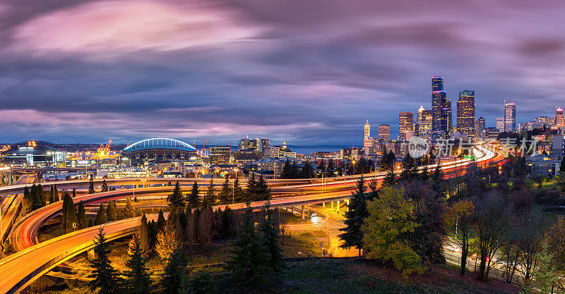 黄昏下的西雅图城市景观