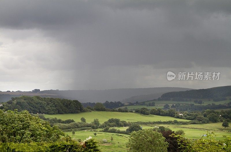 英国多塞特郡的山雨