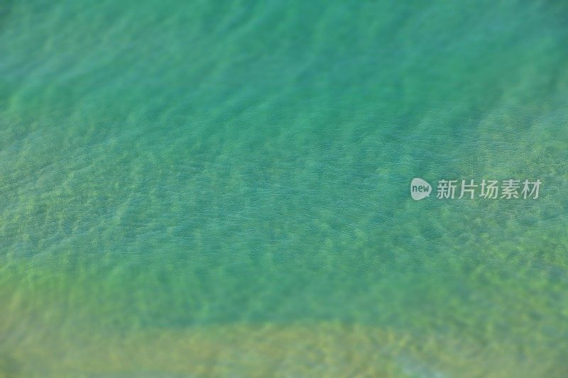 从海面上俯瞰