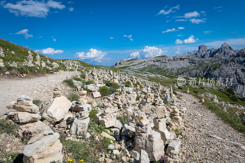 意大利欧洲阿尔卑斯山Dolomites区拉瓦雷多丘西侧的石堆