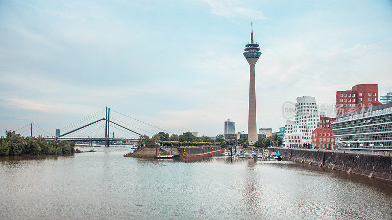 Düsseldorf，德国，日落时分