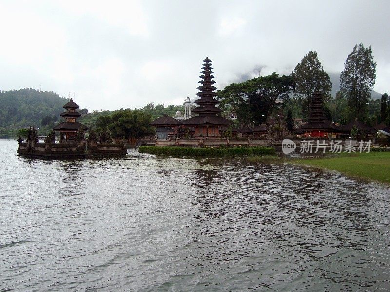 印度尼西亚巴厘岛的普拉乌伦达努寺