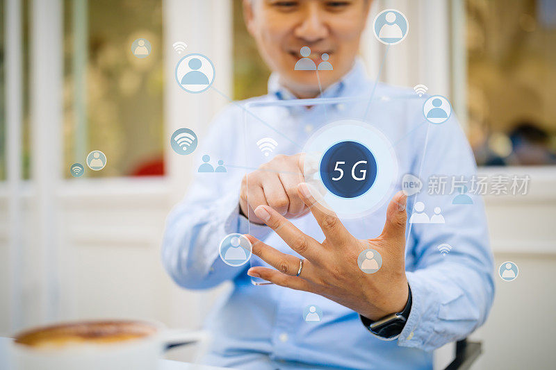 亚洲商人在5g系统中使用全球通信电话。未来的经营理念。