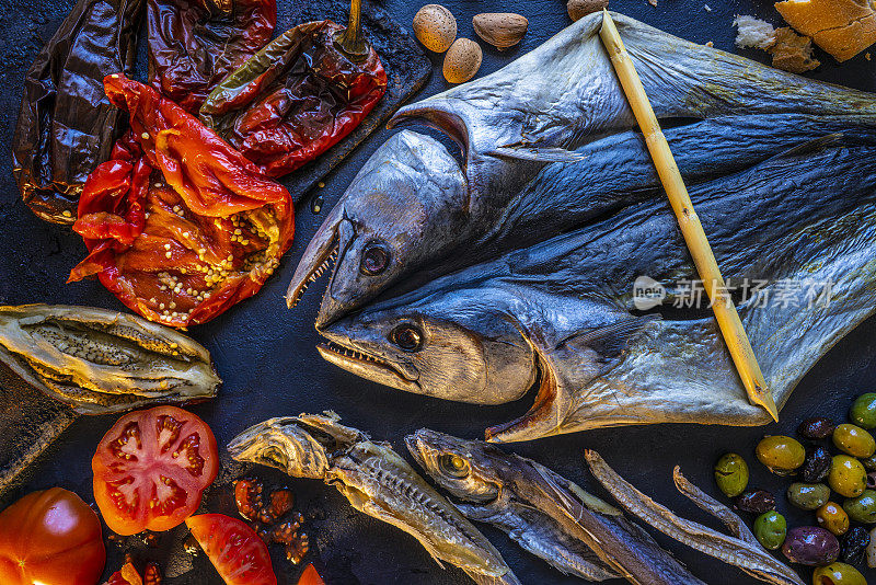 用金枪鱼干做成的地中海食物