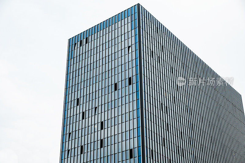 现代玻璃摩天大楼在Düsseldorf