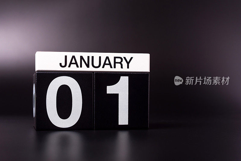 新年。1月1日。12月1日，日历以黑色为背景。冬天