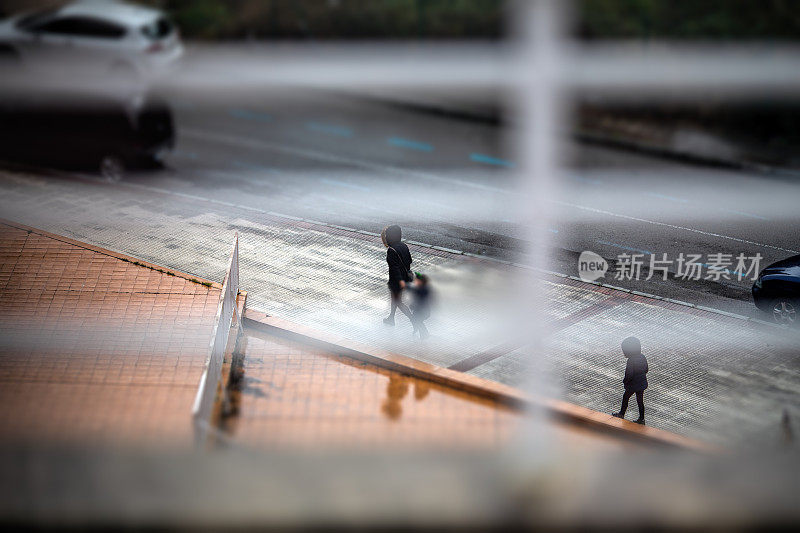 雨中的城市